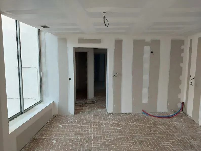 Plâtrerie près de Mireval