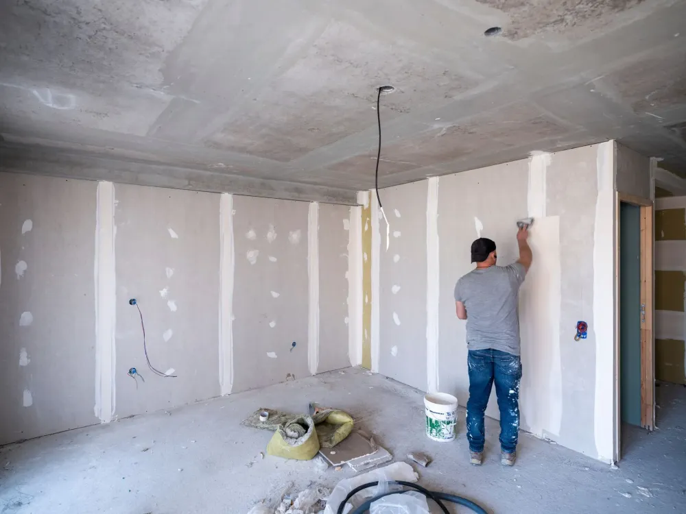 Plaquiste près de Mireval